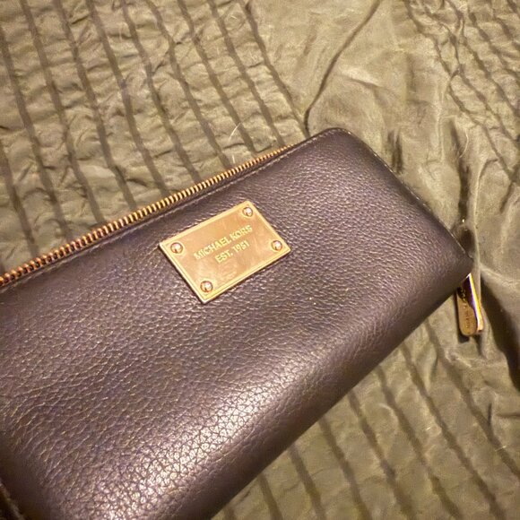 Michael Kors Jet Set Continental Pebbled Leather Zip-Around Full-size Wallet - Picture 2 of 7